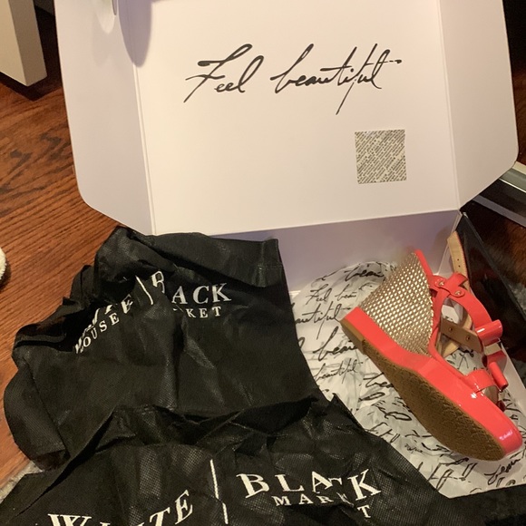 Worn one time very comfy with box and wrap - Picture 11 of 12